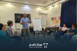 الأستاذ عبد الله الغضوي يقدم ورشة عمل حول صحافة السلام ومكافحة خطاب الكراهية في دمشق - مركز تقدم وأمل نيوز